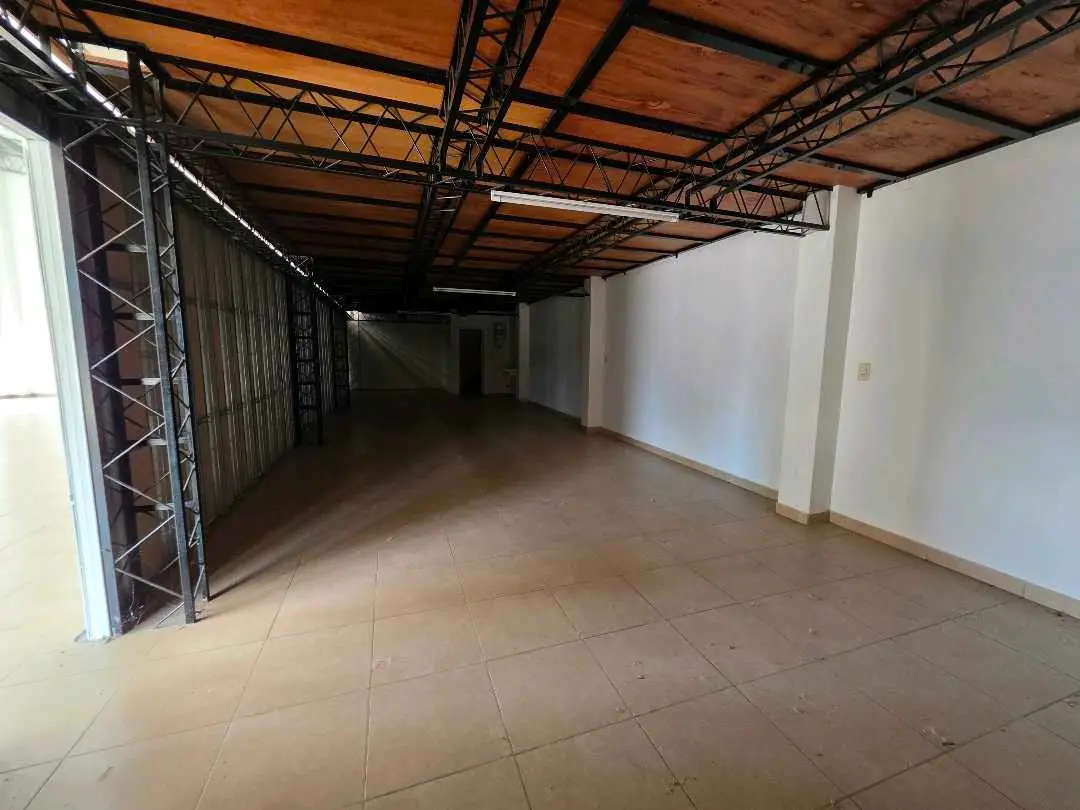 Comercial en alquiler en Caseros — foto 7