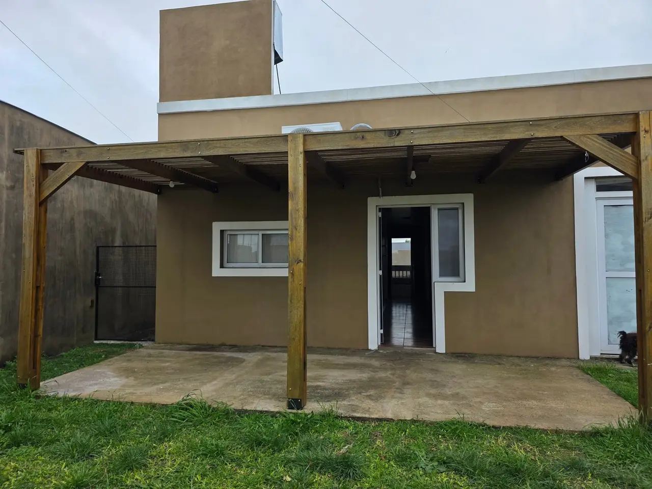 Casa de 2 dormitorios en alquiler en Caseros — foto 1